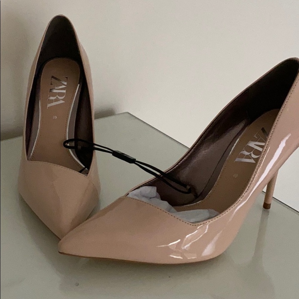 New with tags Zara nude patent leather pumps